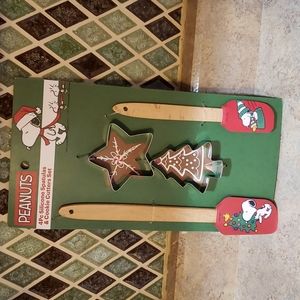 Holiday Snoopy and Woodstock 2 pk spatulas + 2 cookie cutters set NWT